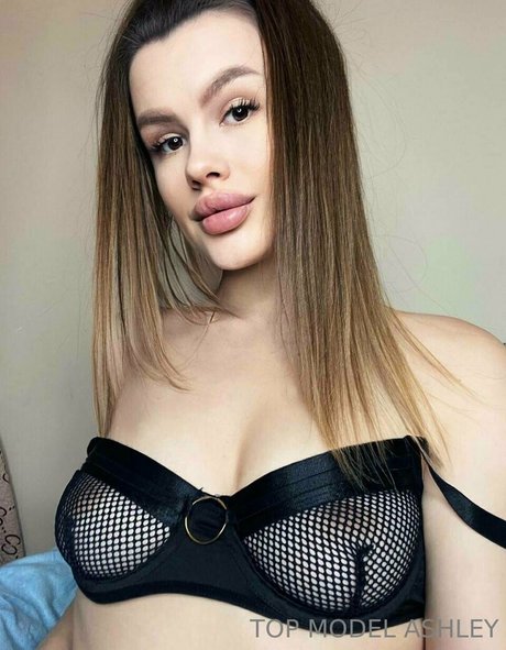 kissasshly OnlyFans Model Fotos