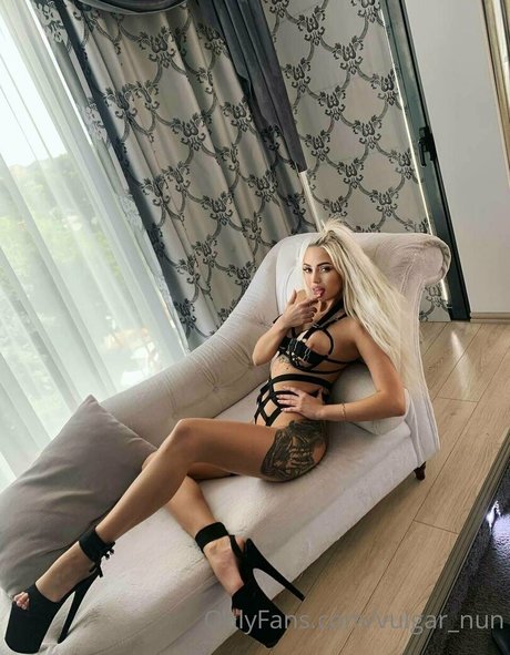 vulgar nun Kostenloses OnlyFans