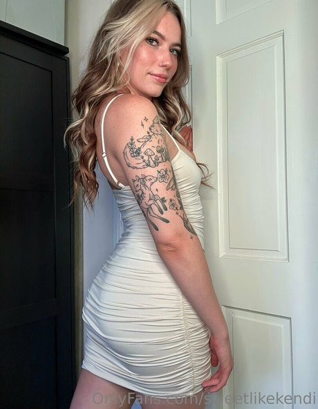 echte zwillings-onlyfans Kunstakt Shot