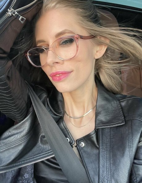 Goddess Kyaa NurlyFans-Brüste