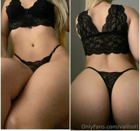 valihott OnlyFans Striptease