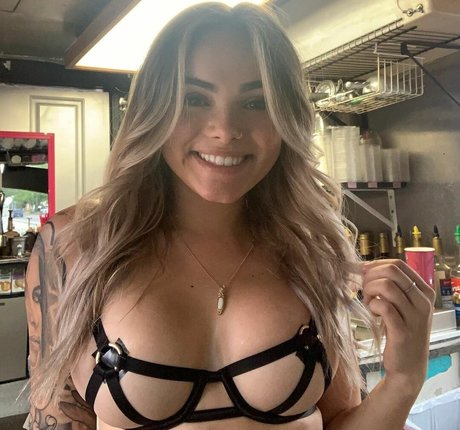 Barista Ry Sex auf OnlyFans