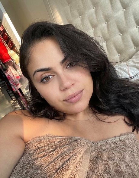 sm00ches OnlyFans Striptease