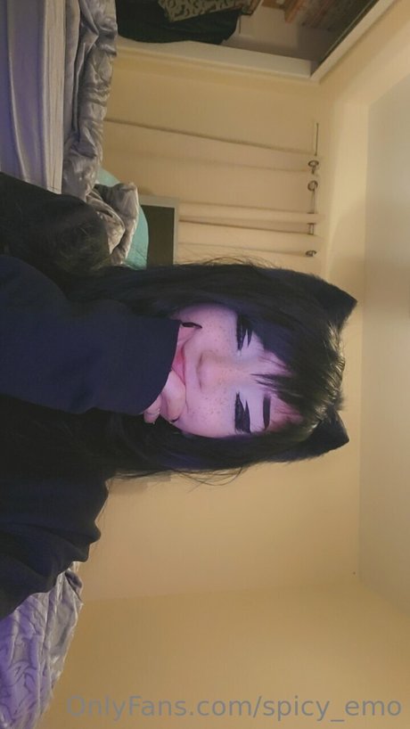 Spicyemo Nacktbilder auf OnlyFans