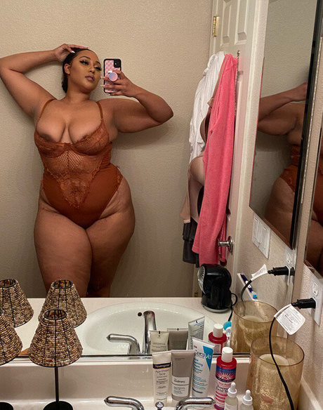 Chantelles Kitchen OnlyFans Nackt Leak