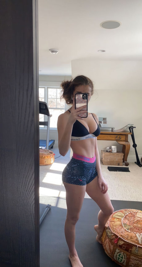 Breckie Hill OnlyFans Brüste Bild