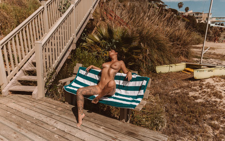 Reed Suicide OnlyFans Striptease