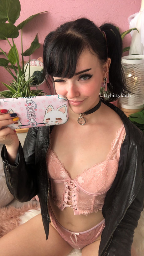 FeyaFern OnlyFans Leaj