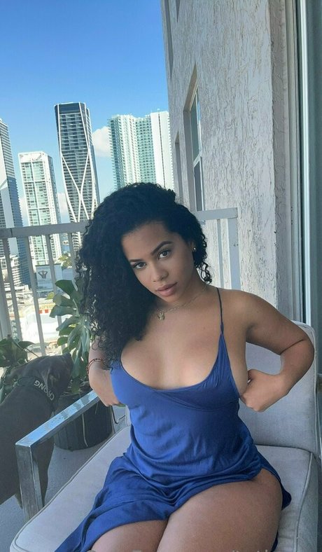 Tatiana Venezuelanvixen OnlyFans schlank