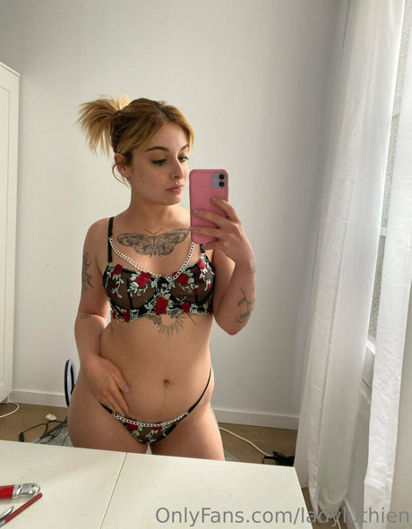 ladyluthien NurlyFans-Brüste