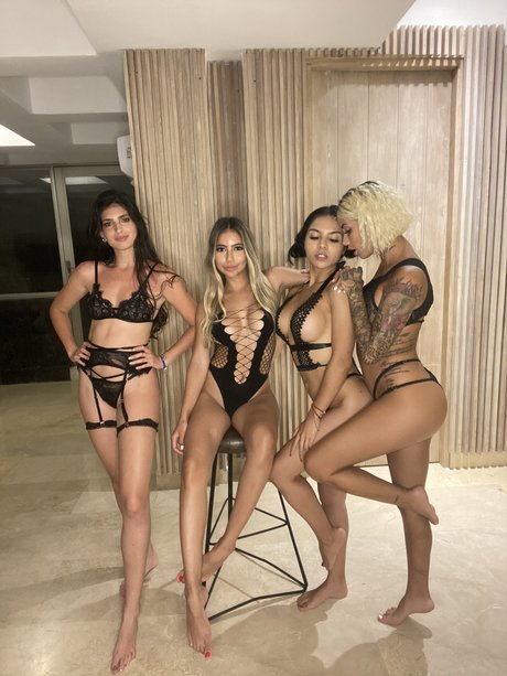 Holly Shit OnlyFans Inhalte