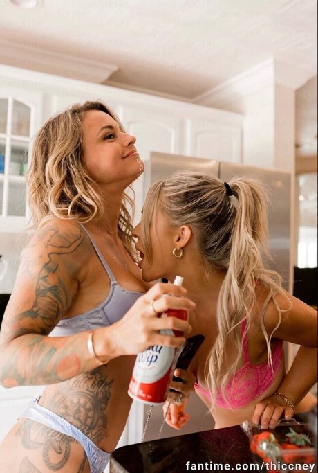 Whitney Williams OnlyFans Nacktfotos