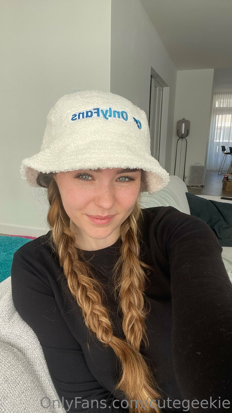 Cutegeekie XXX OnlyFans