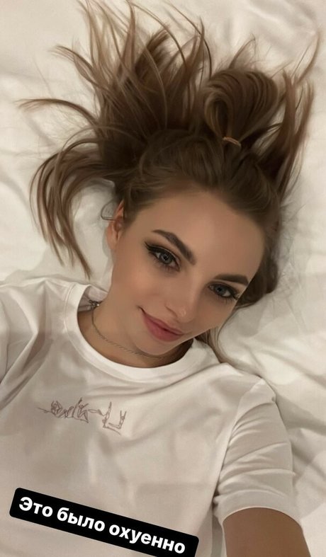 busya18plus OnlyFans Striptease