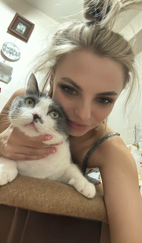 busya18plus OnlyFans-Inhalte