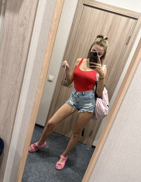 busya18plus NurlyFans-Brüste