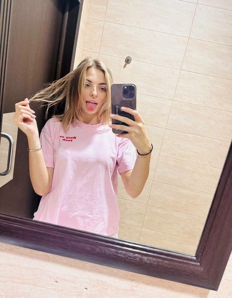 busya18plus OnlyFans-Fotos