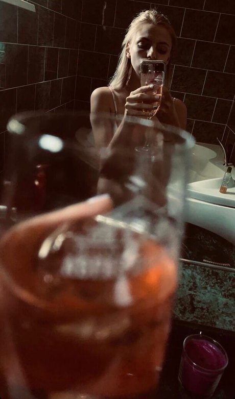 busya18plus Nacktpornos von OnlyFans geleakt