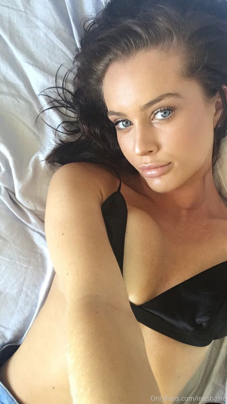 Ines Basic_ Nackt