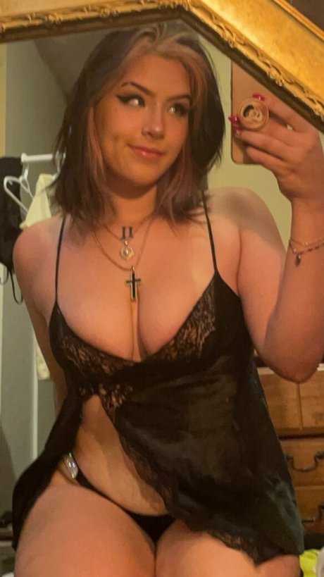 crystallhub Nacktbilder von OnlyFans