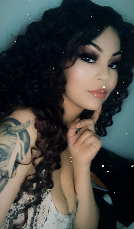 venuschula OnlyFans Sextape