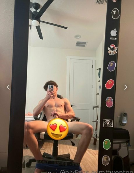 twentoofree OnlyFans Pornografie