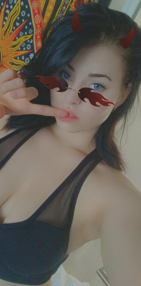 Emily Erdbeer OnlyFans Nacktbilder