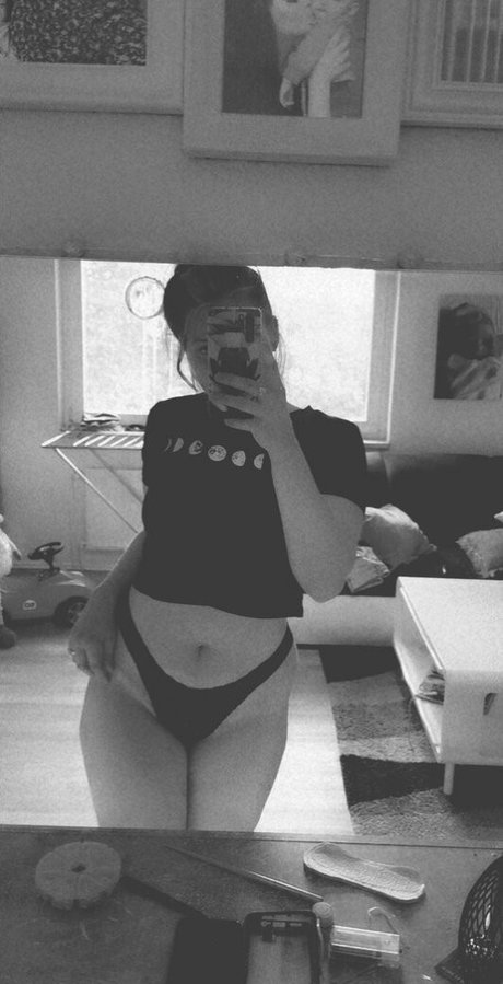 Emily Erdbeer OnlyFans Leak