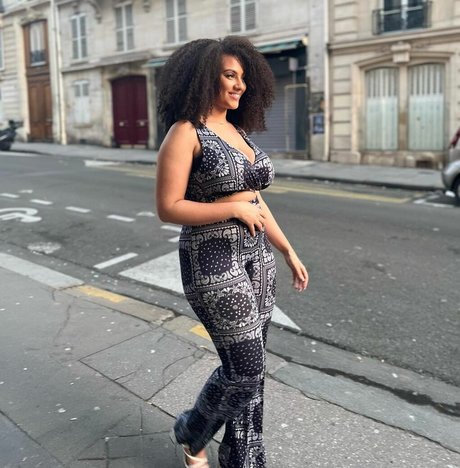 Ines Curly NSFW OnlyFans