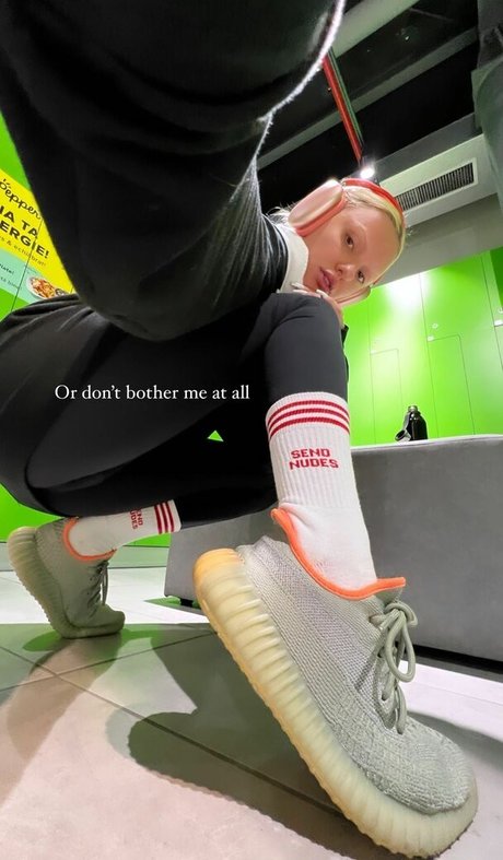 Alexandra Stan OnlyFans Strip