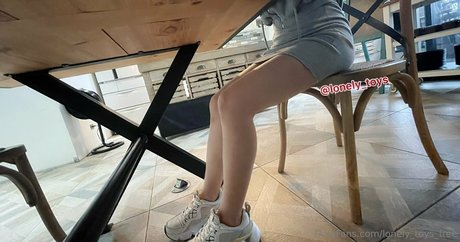 lonely toys free OnlyFans geleakt