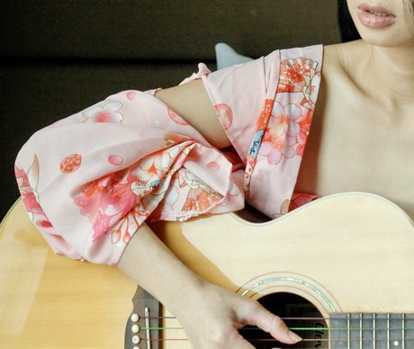 misakifreepage OnlyFans Brüste Bild