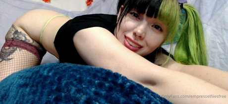 empresselfiiesfree OnlyFans nackte Brüste