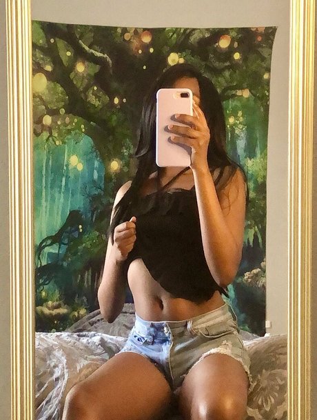 aprilraeee Leaks von Nacktbildern auf OnlyFans