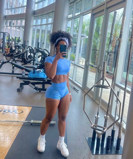 geegee flawless OnlyFans nackte Brüste