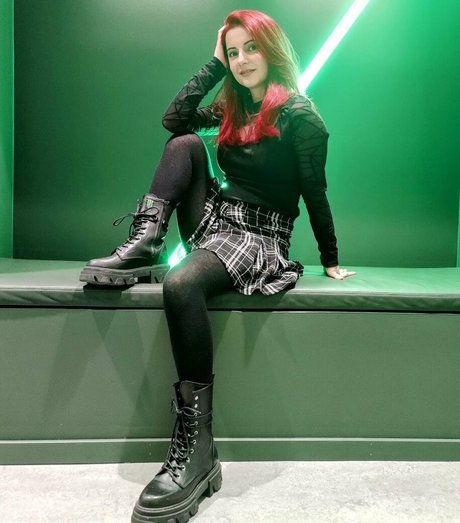 AnnieFuchsia OnlyFans Model Bilder