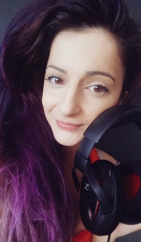 AnnieFuchsia NurlyFans-Pornos