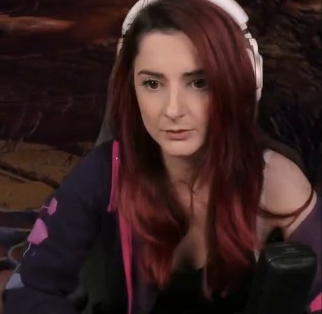 AnnieFuchsia Nackt auf OnlyFans Leaks