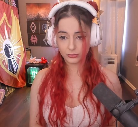 AnnieFuchsia Heiße OnlyFans Inhalte