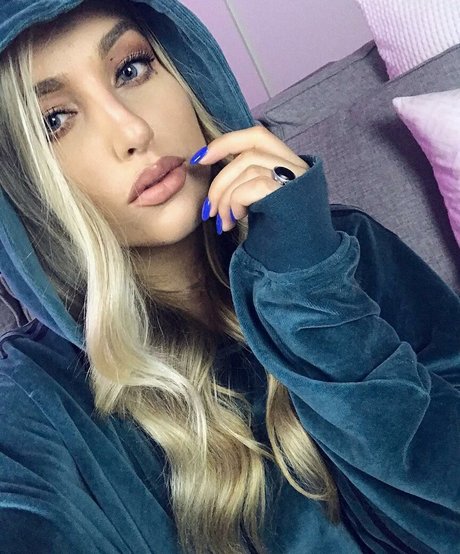 Emerome OnlyFans Inhalte