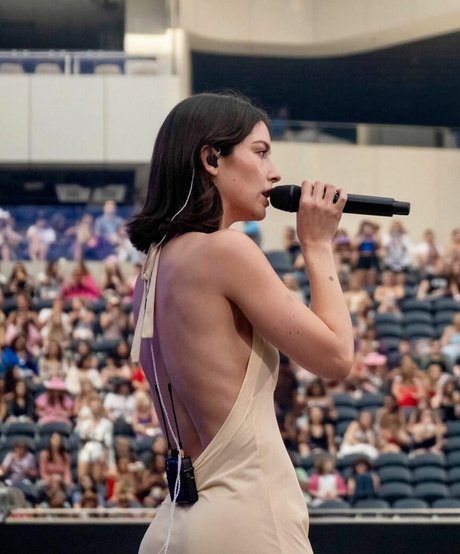 Gracie Abrams Leaks OnlyFans