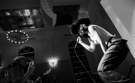 Gracie Abrams Nacktbilder auf OnlyFans