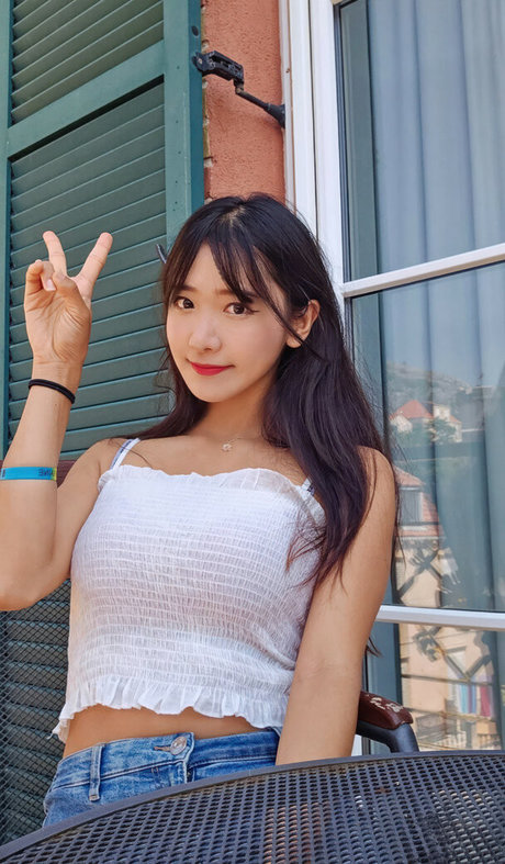 jinnytty Strip OnlyFans