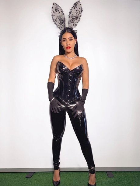 Simaria OnlyFans schlank