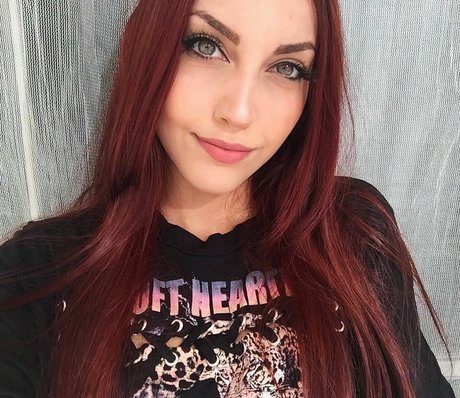 Mona Schon Nackt OnlyFans