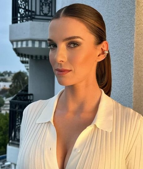 Betty Gilpin OnlyFans