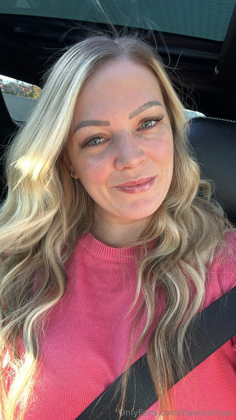 Haleyonlyxo OnlyFans Strip