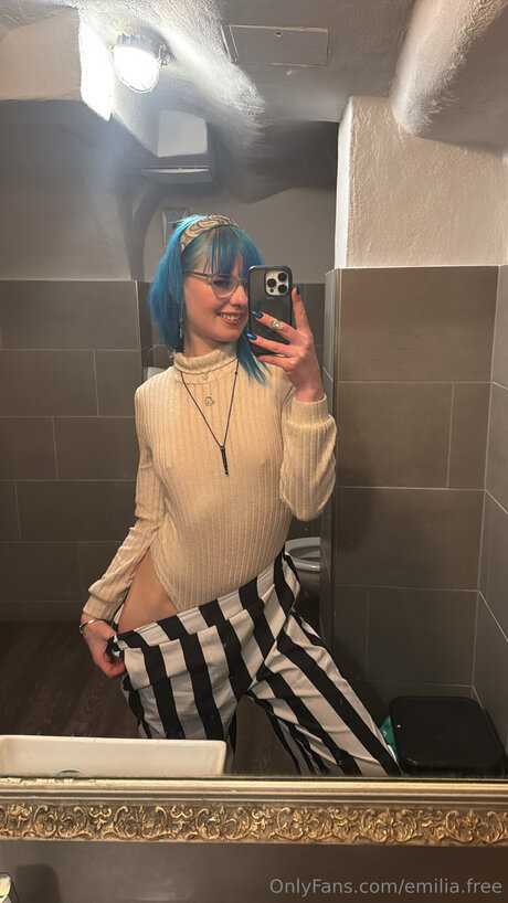 Emilia Free OnlyFans Model Bilder