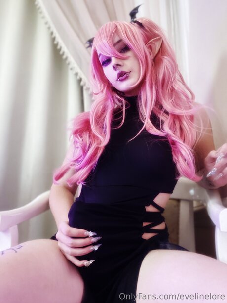 Evelinelore NSFW OnlyFans