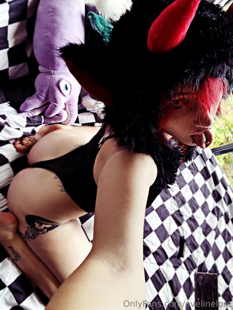 Evelinelore OnlyFans